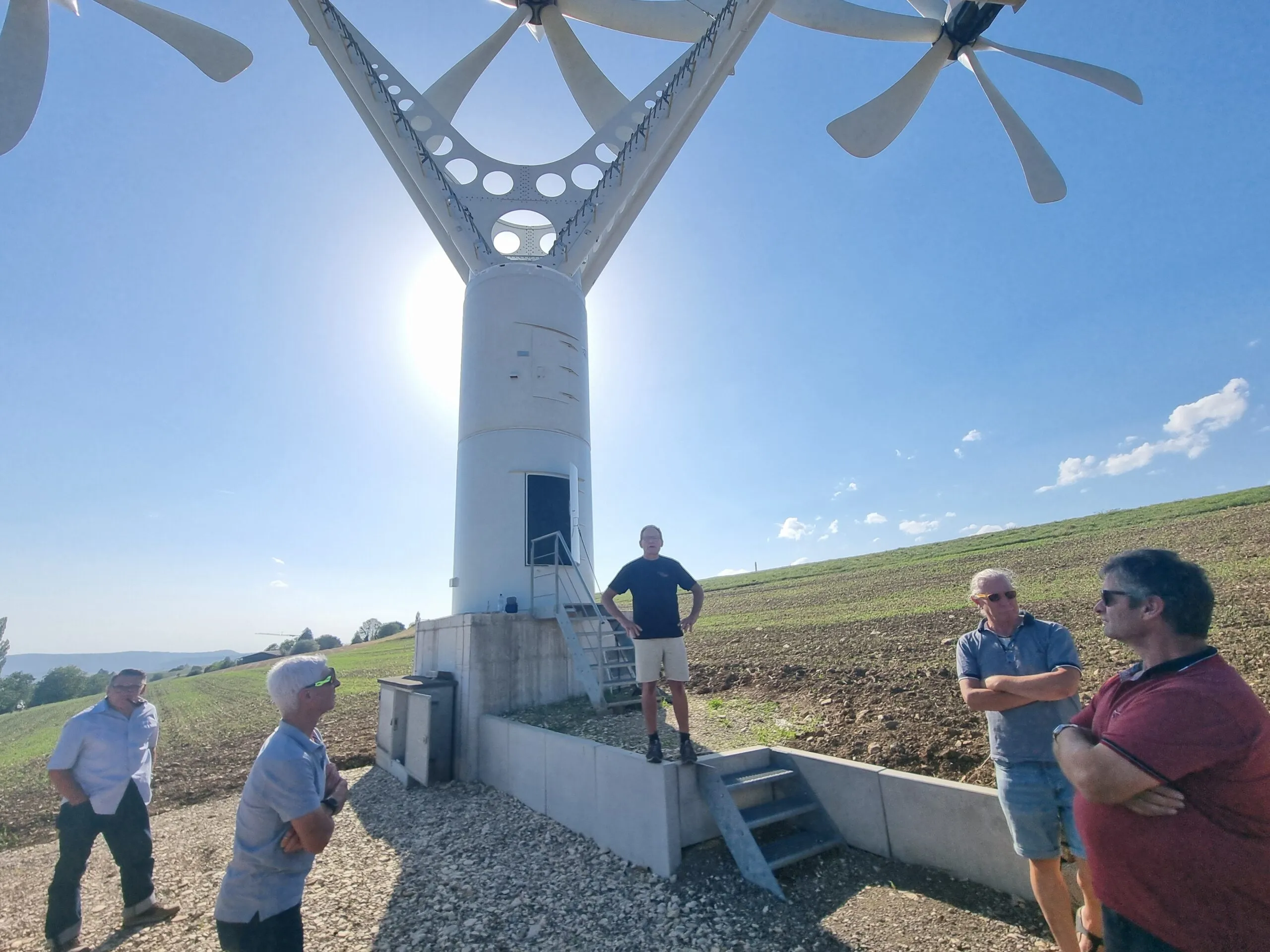 Besichtigung der Windturbine in Oberhallau
